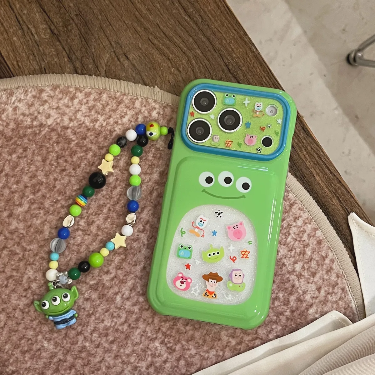 Green Alien 3-Eyes Glitter Bubble Phone Case for iPhone 17 16 15 Pro Max