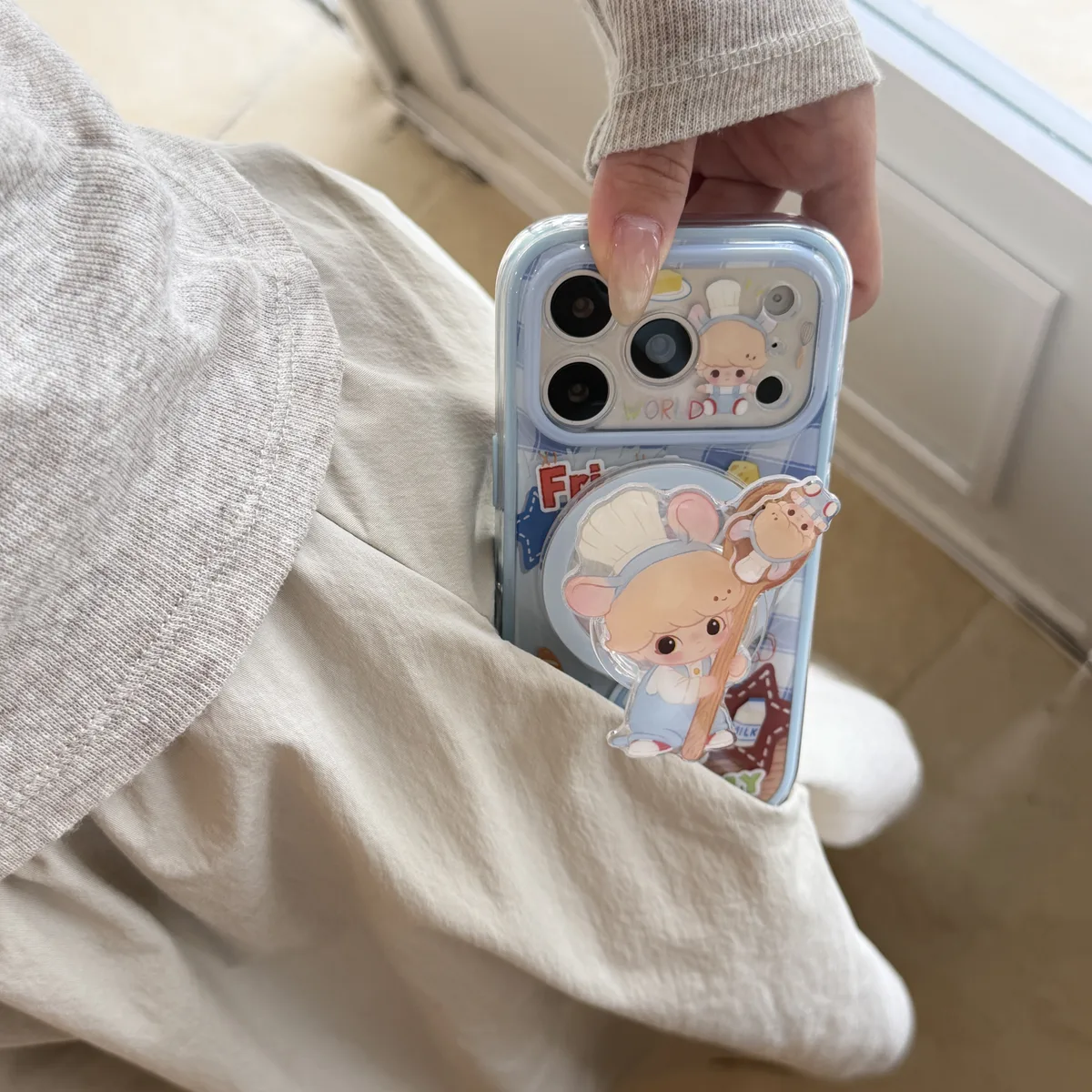 Cute chef mouse phone case with beaded charm strap for iPhone 17 16 15 Pro Max — MagSafe
